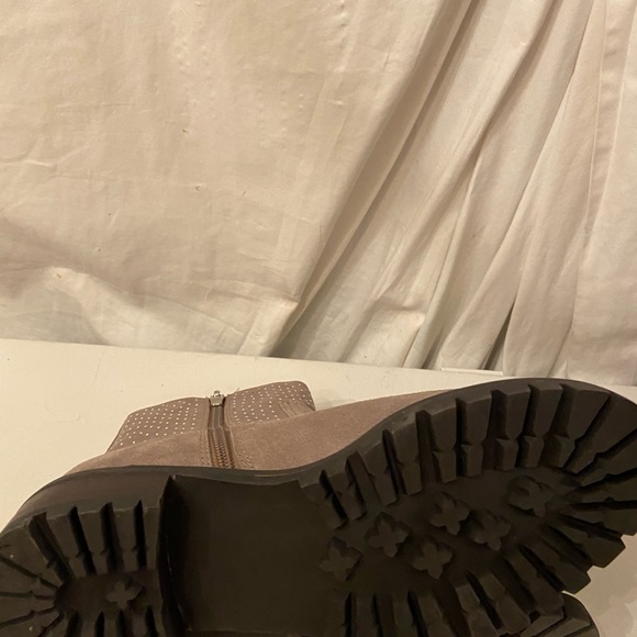 Steven by Natural Comfort beige suede ankle boots tiny silver studs NWT various - Picture 6 of 7